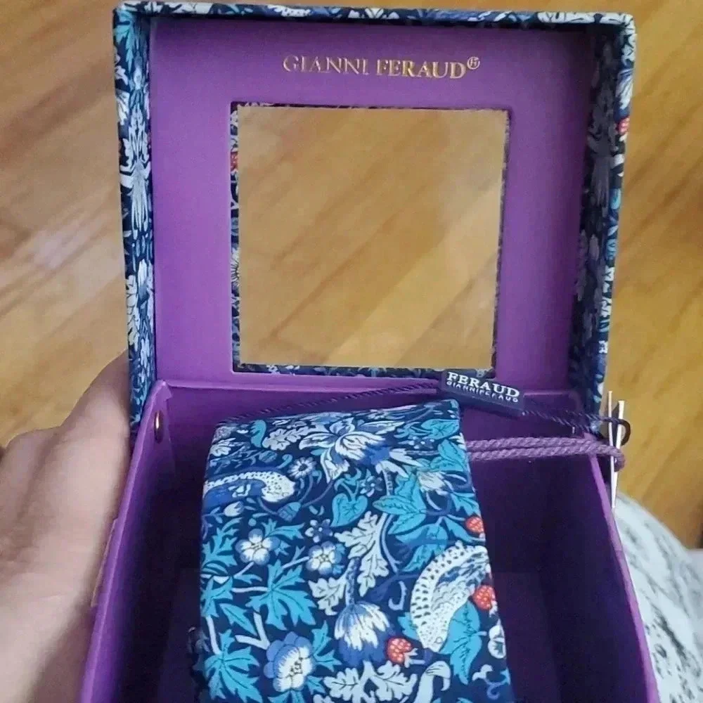 GIANNI FERAUD TIE WITH MATCHING GIFT BOX